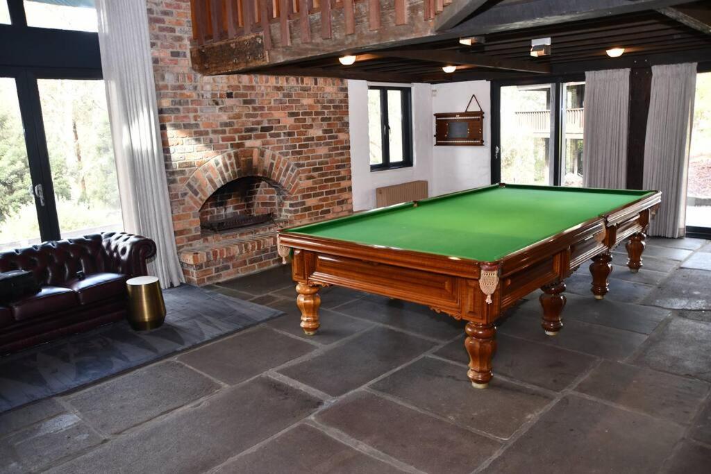 Diskin House Mt Pleasant Rd, Eltham for 16 guests