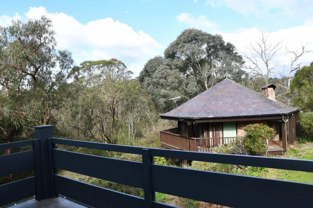 Diskin House Mt Pleasant Rd, Eltham for 16 guests