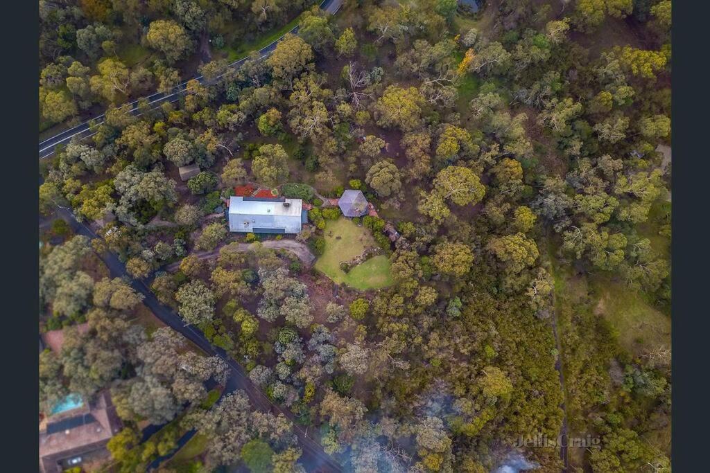 Diskin House Mt Pleasant Rd, Eltham for 16 guests