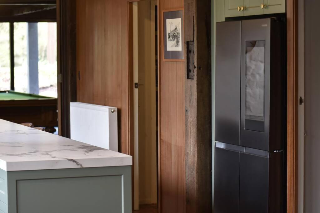 Diskin House Mt Pleasant Rd, Eltham for 16 guests