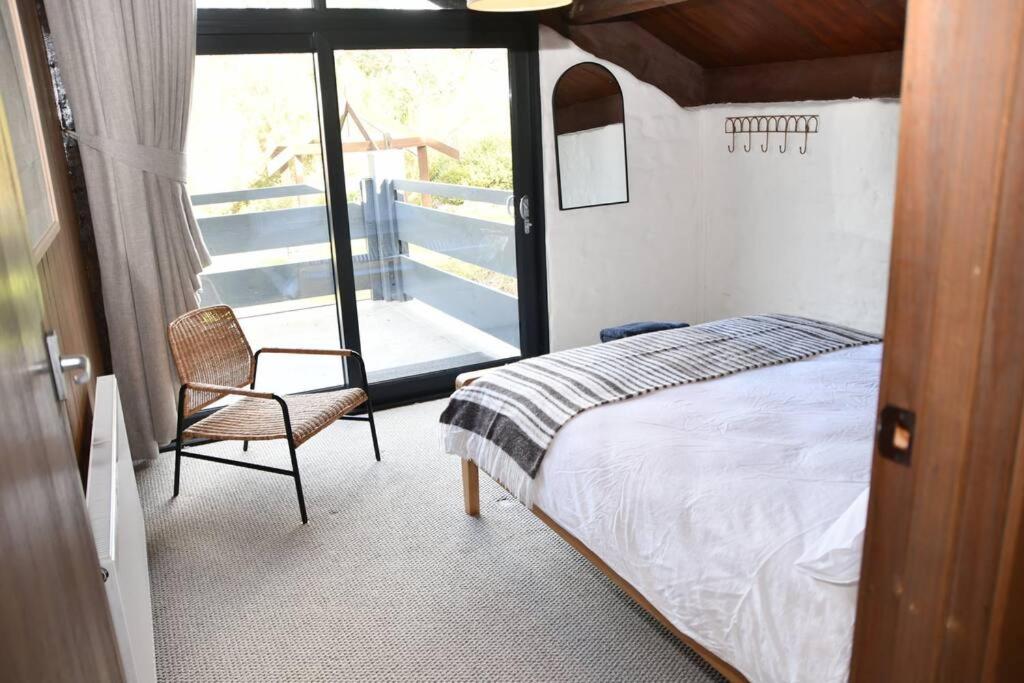 Diskin House Mt Pleasant Rd, Eltham for 16 guests