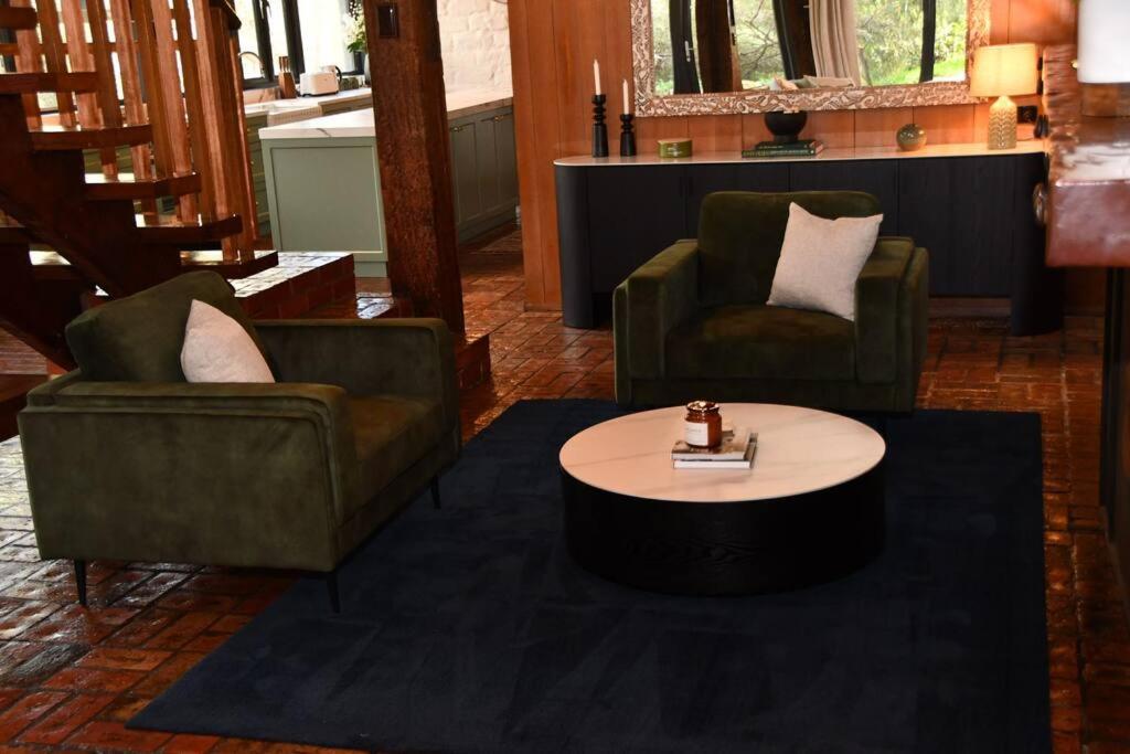 Diskin House Mt Pleasant Rd, Eltham for 16 guests