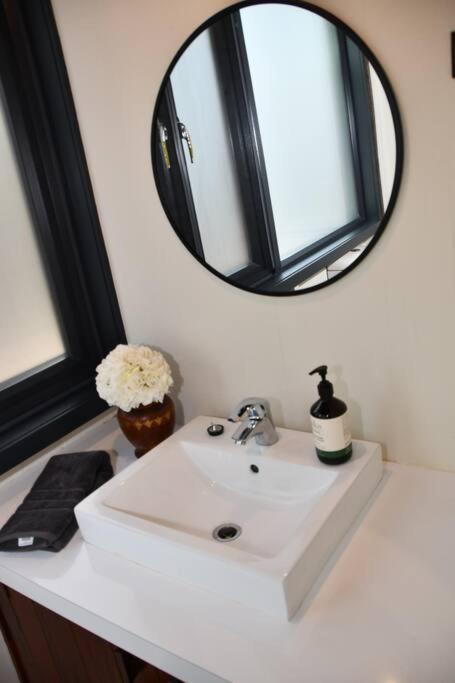 Diskin House Mt Pleasant Rd, Eltham for 16 guests