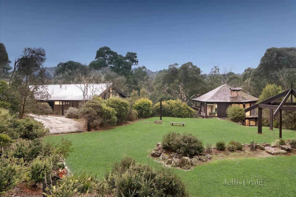 Diskin House Mt Pleasant Rd, Eltham for 16 guests