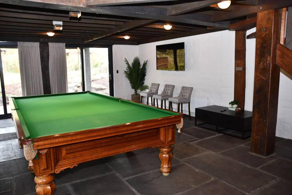 Diskin House Mt Pleasant Rd, Eltham for 16 guests