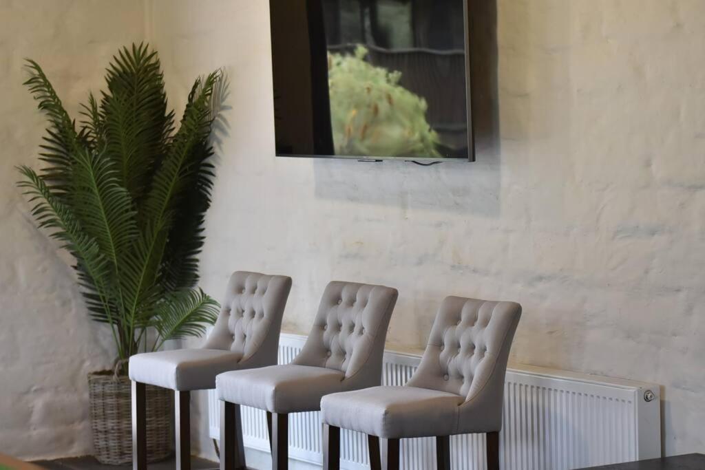 Diskin House Mt Pleasant Rd, Eltham for 16 guests