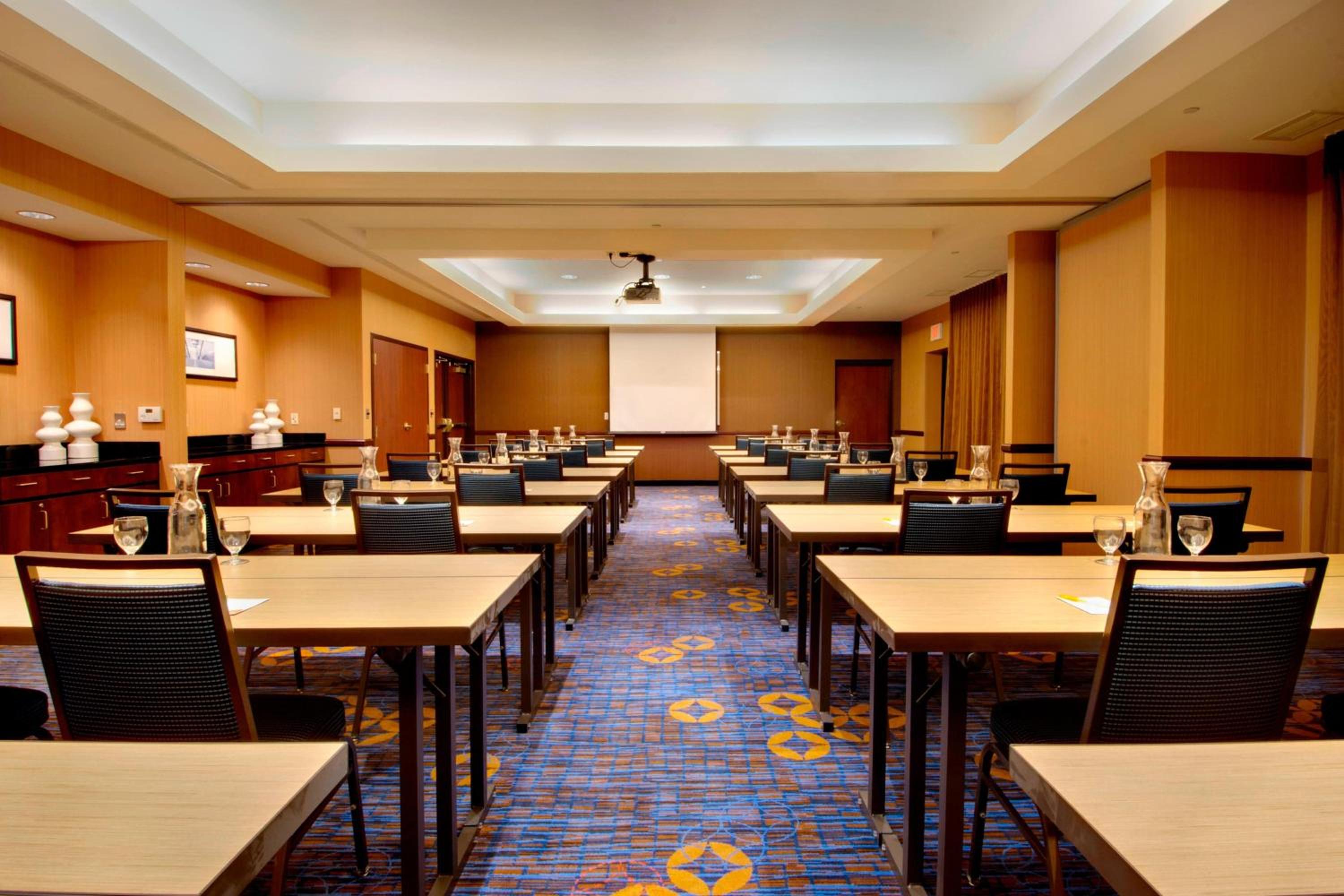 New York City Vacations - Courtyard by Marriott Madison East - Property Image 22