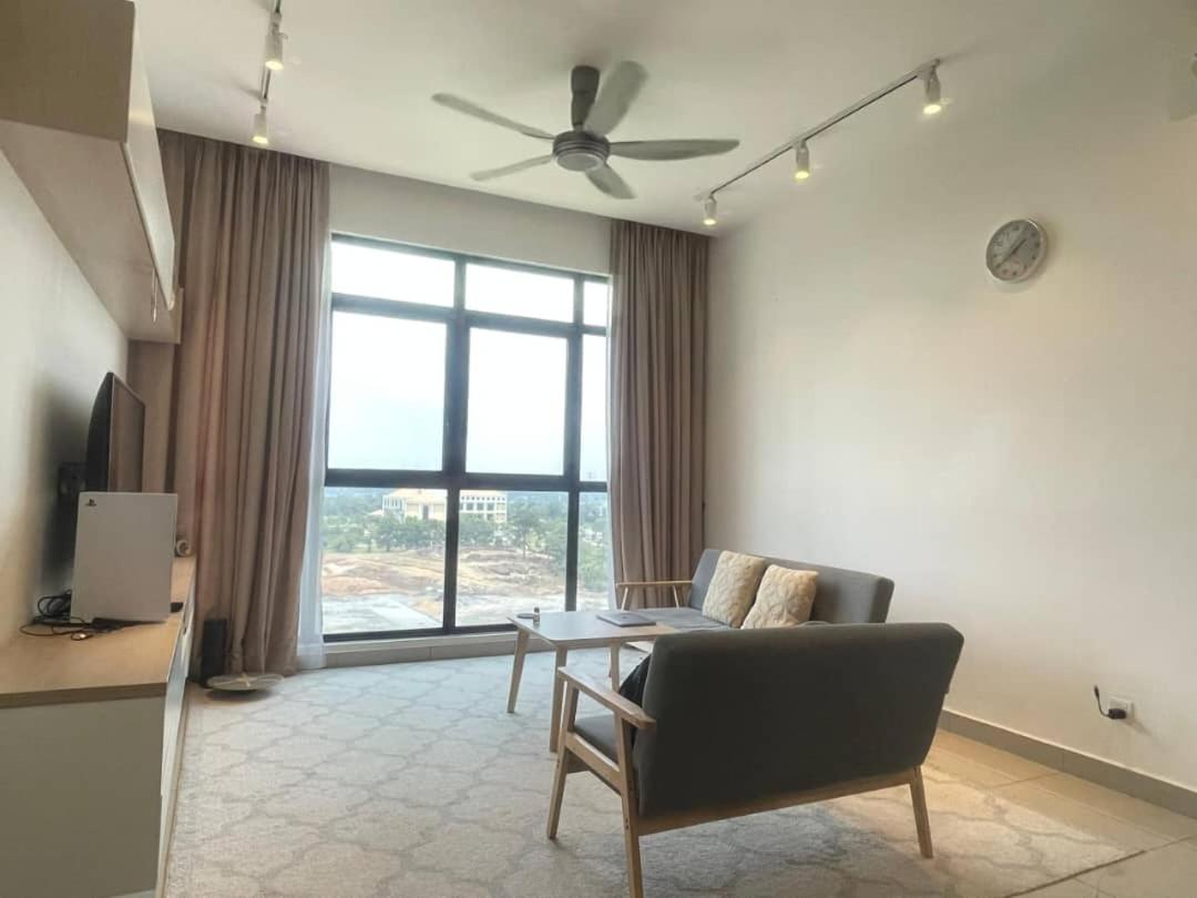 Arinara Homestay Near IOI City Mall Putrajaya 3R2B 5-6Pax at Conezion Residence photo 1