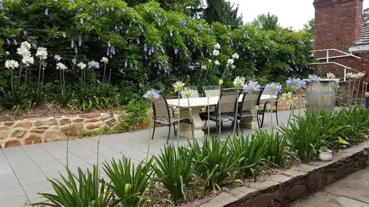 Hahndorf Lodge Pioneer Suite - Main Street Hahndorf On site Secure parking