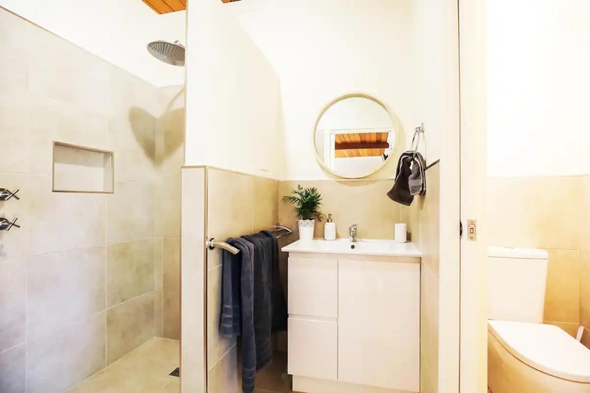 Hahndorf Lodge Pioneer Suite - Main Street Hahndorf On site Secure parking