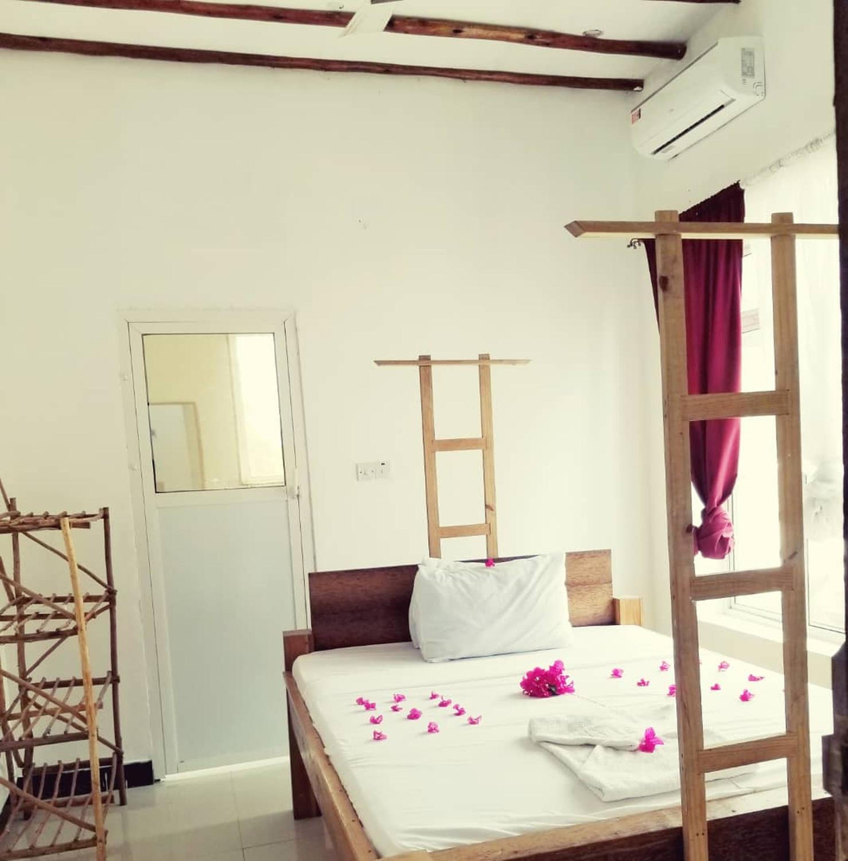 Room Had glaund flow with two guests view 5