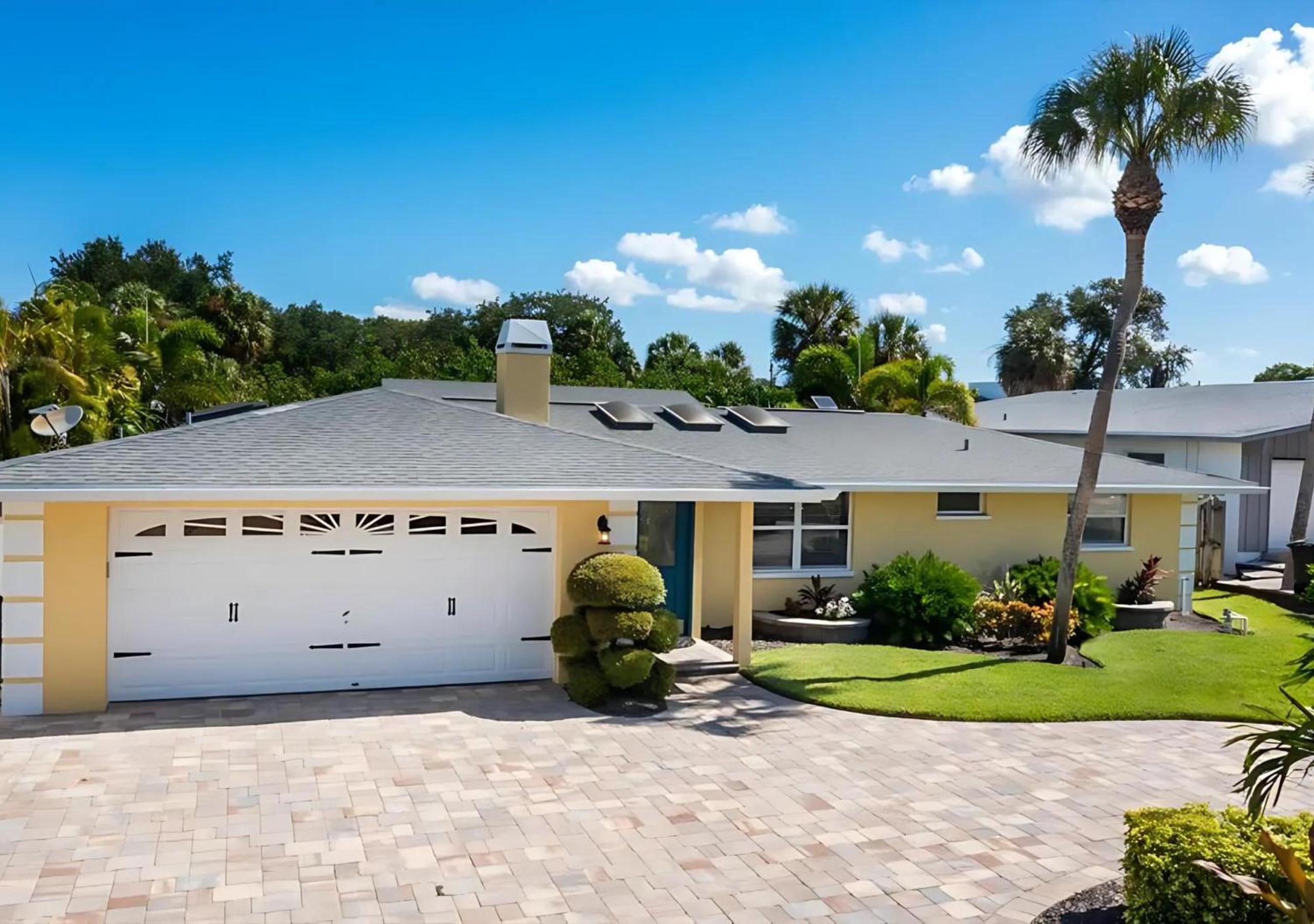 Luxe Siesta Key Home Pool Hot Tub Near Beach view 3