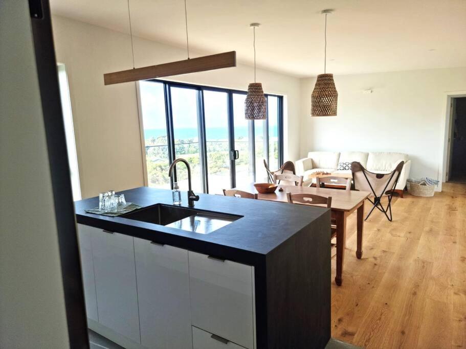 XSPOT Medlands Beach House - Ocean views - Short stroll to the beach view 5
