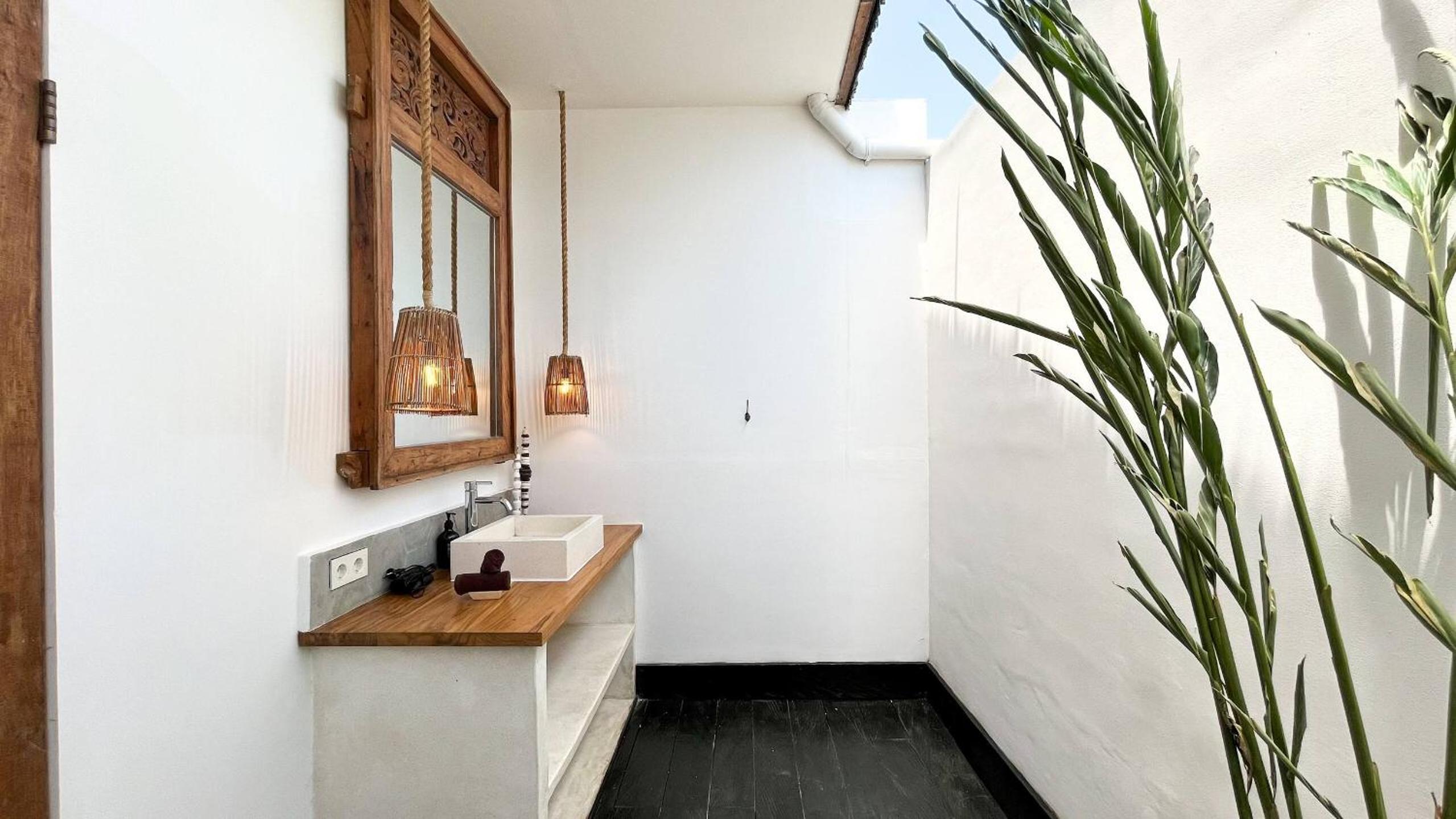 Villa Ikebana - Trendy 5BR Spacious Villa with Rice Field Views, Large Pool, and 5 Minutes to Canggu view 4