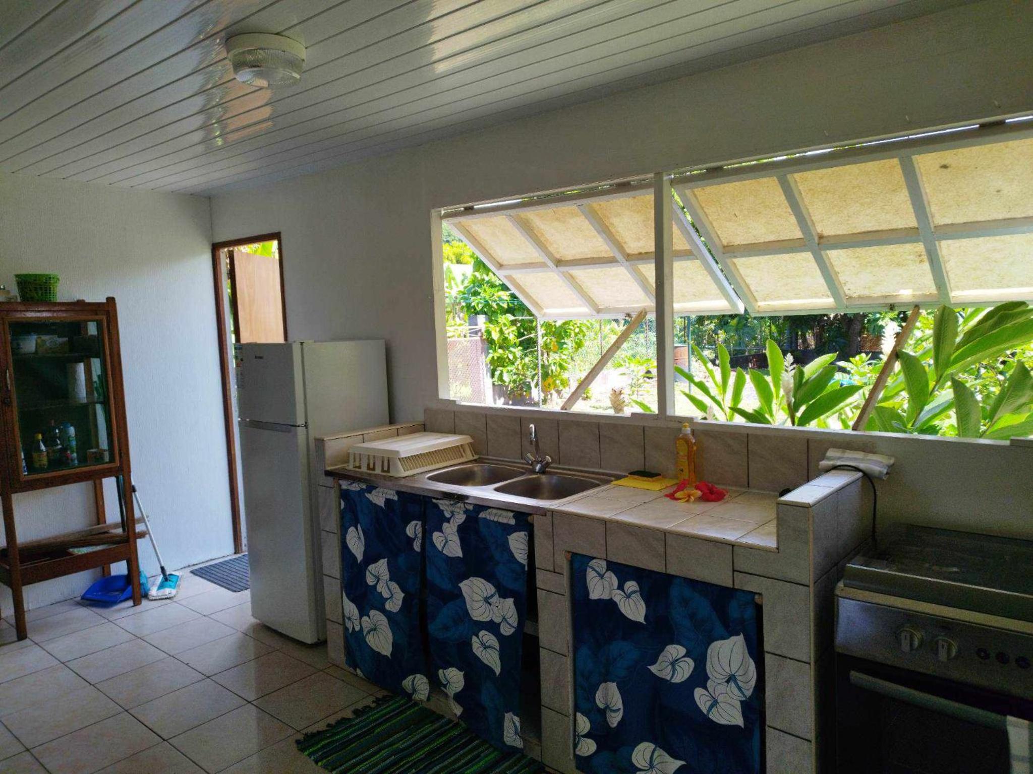 Moorea Fare Ta'ahiamanu view 3
