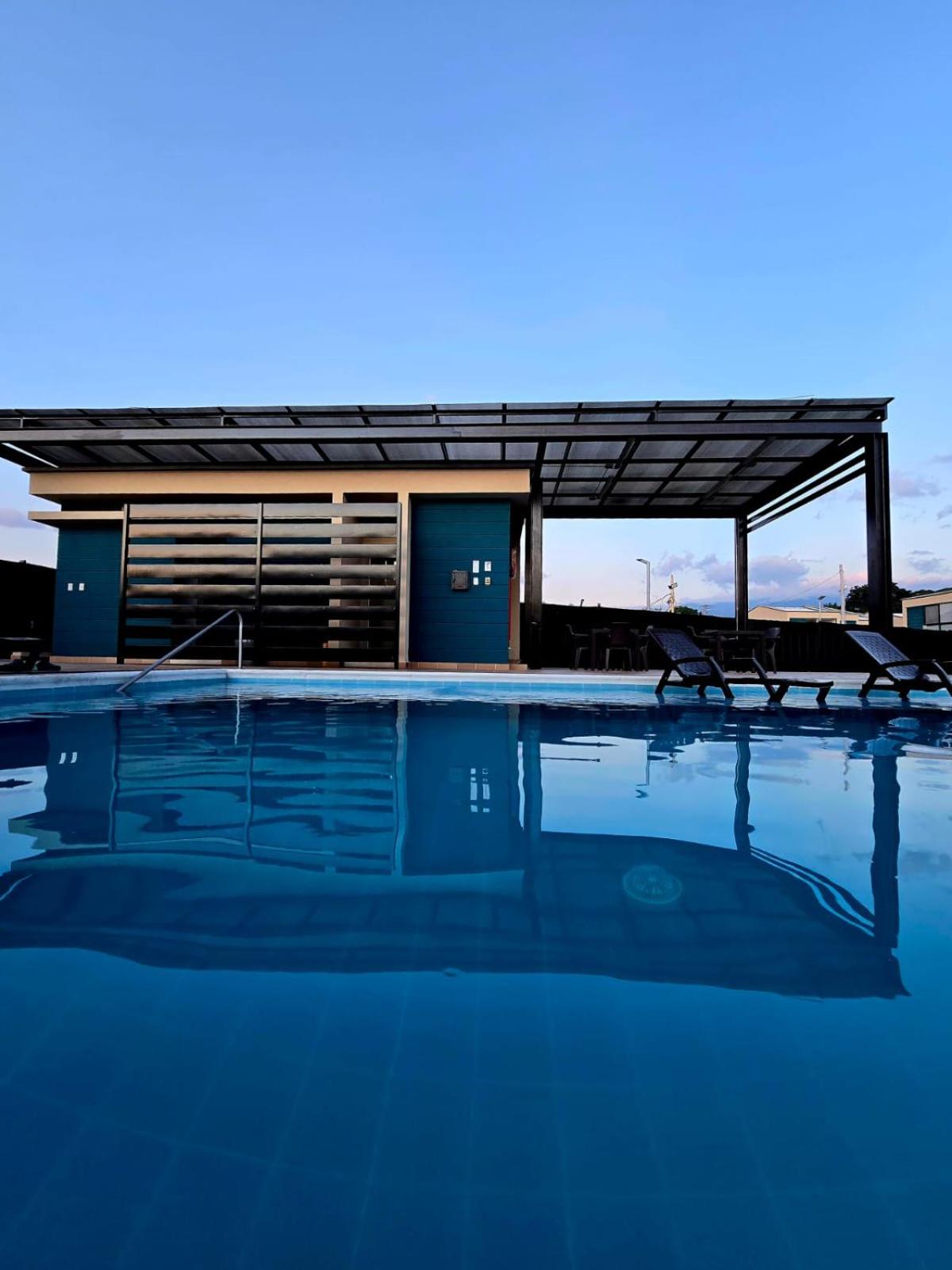 Casa Privada Vacacional a 2m del Aeropuerto Eden, 20m del Parque Del Cafe y Armenia tiene Piscina, Jacuzzi, Sauna By Molca Xperiences