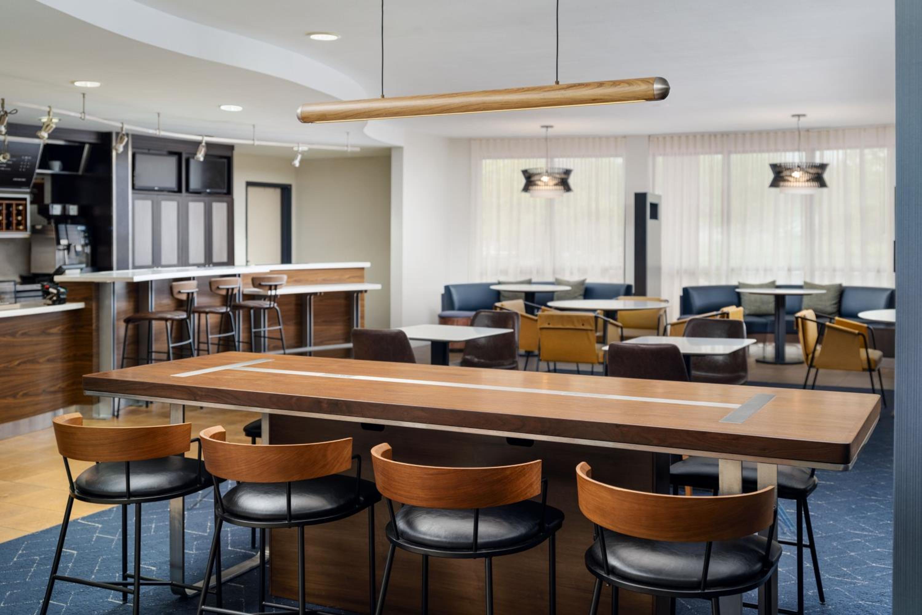 Kingston Vacations - Courtyard by Marriott Kingston - Property Image 53