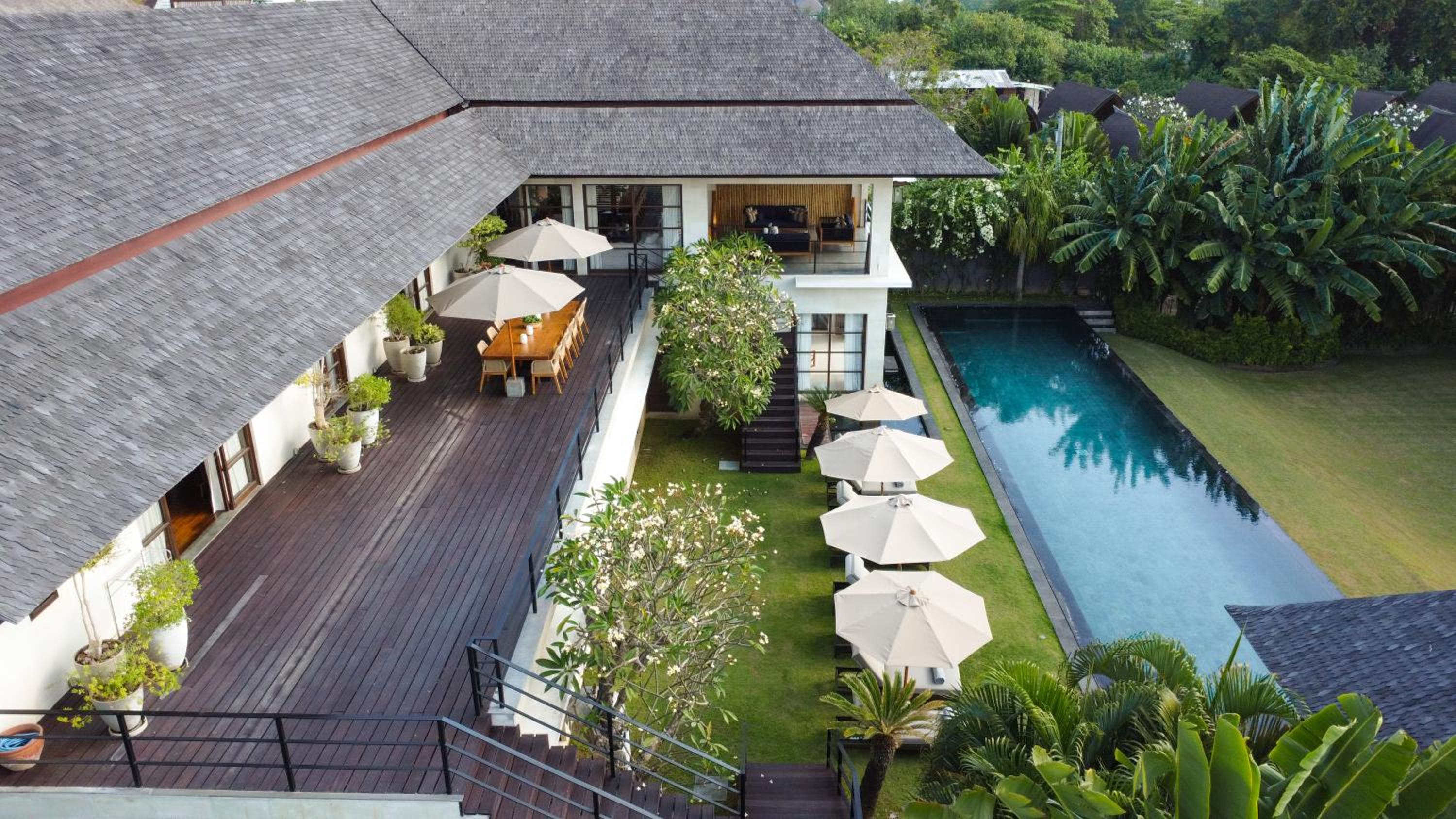 Grand Villa Puri Padi - prime Canggu beach location, 25x5 infinity Pool! view 2