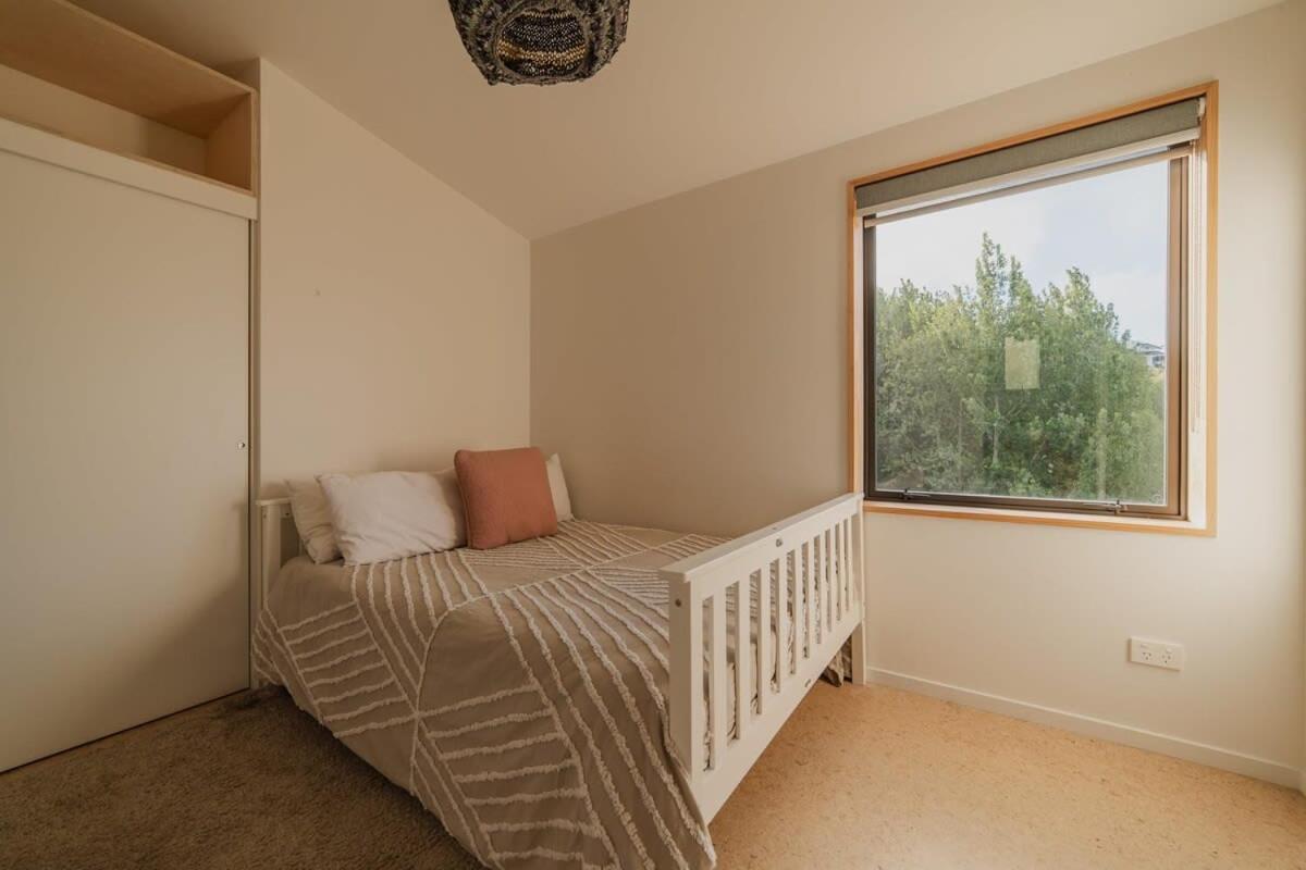 Ocean Views at Rapanui Lodge- 4BR Gem with Parking view 4
