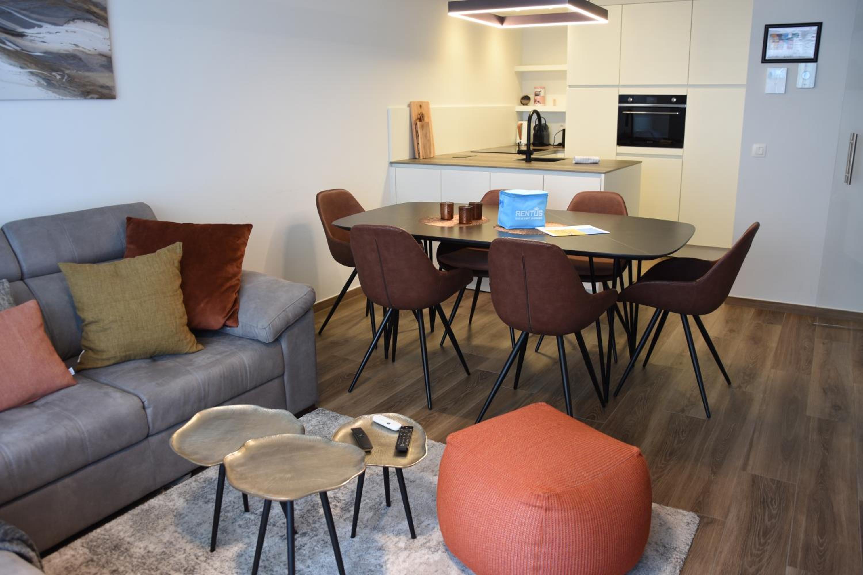 Port Orion - Brand new ground floor flat with pool