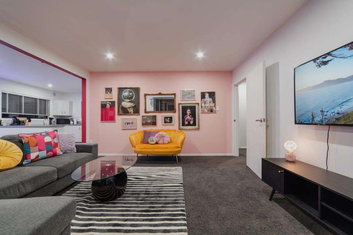 Heritage House - Classic 3BR on Greenhurst Street view 2