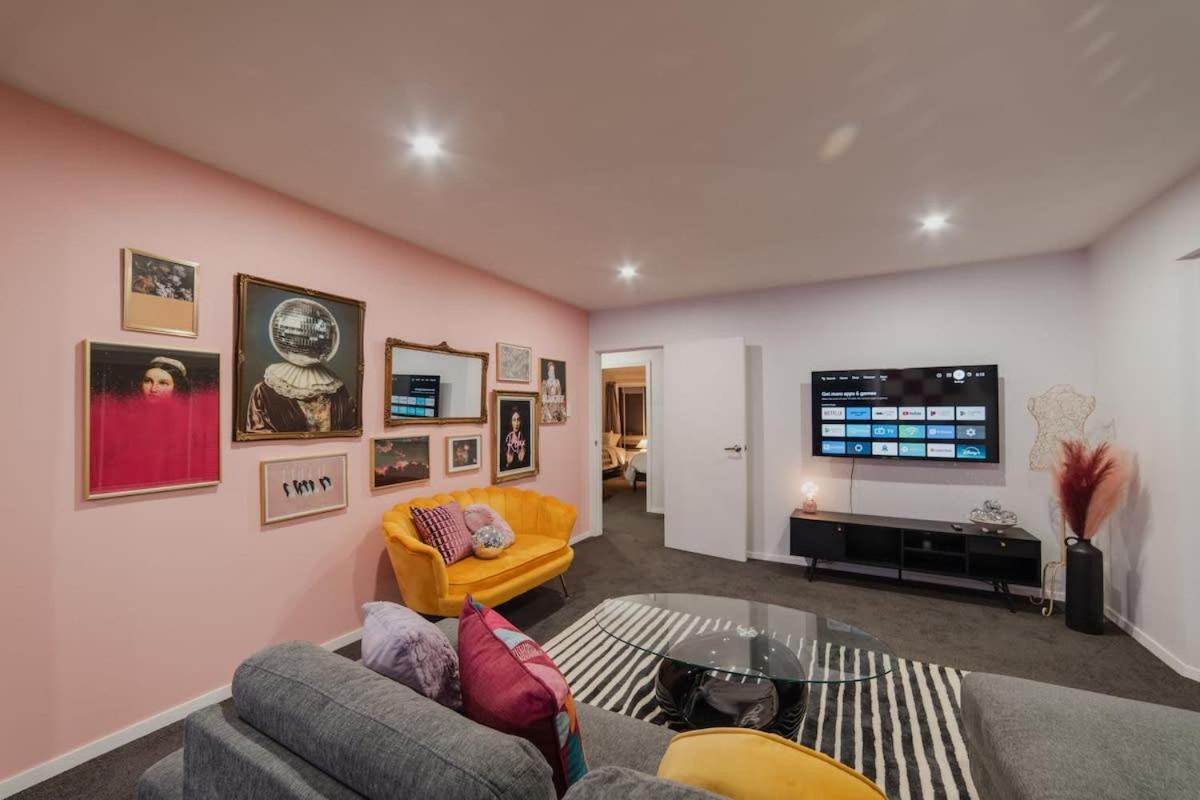 Heritage House - Classic 3BR on Greenhurst Street view 4