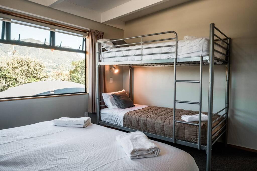Pohara's Seaside Accommodation