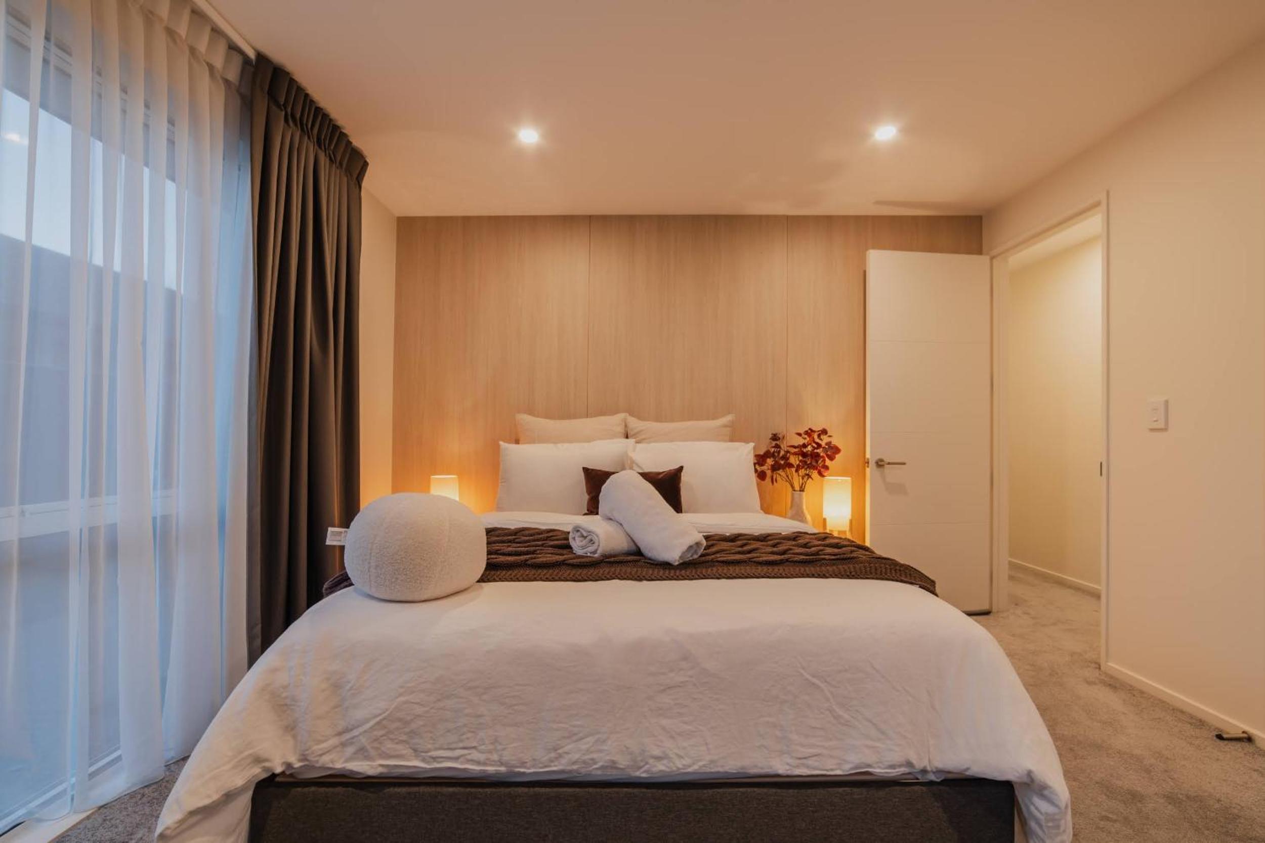 Chic Retreat - Modern Comforts & Game Room Fun view 4