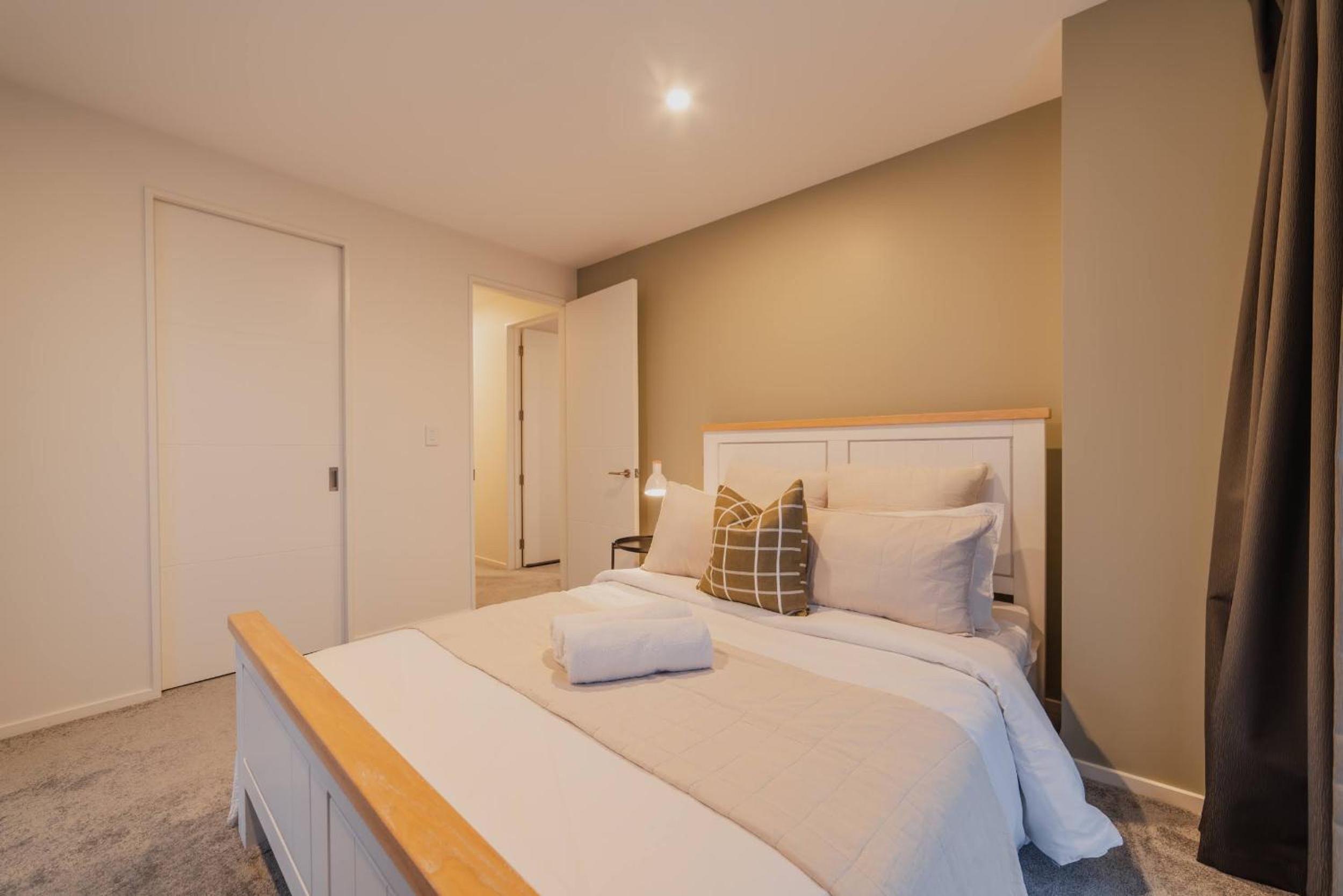 Chic Retreat - Modern Comforts & Game Room Fun view 5