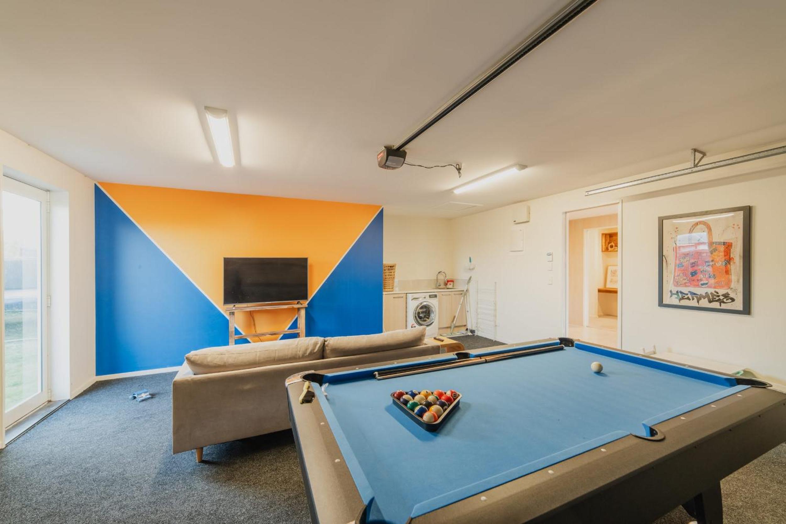 Chic Retreat - Modern Comforts & Game Room Fun view 3