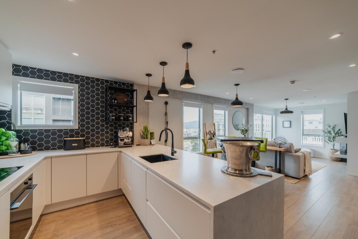 Penthouse Perfection - 2BR Elegance on Worcester St view 2