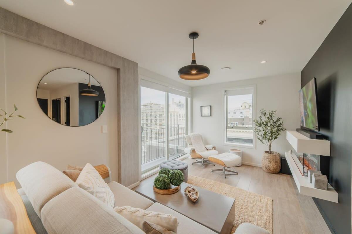 Penthouse Perfection - 2BR Elegance on Worcester St view 5