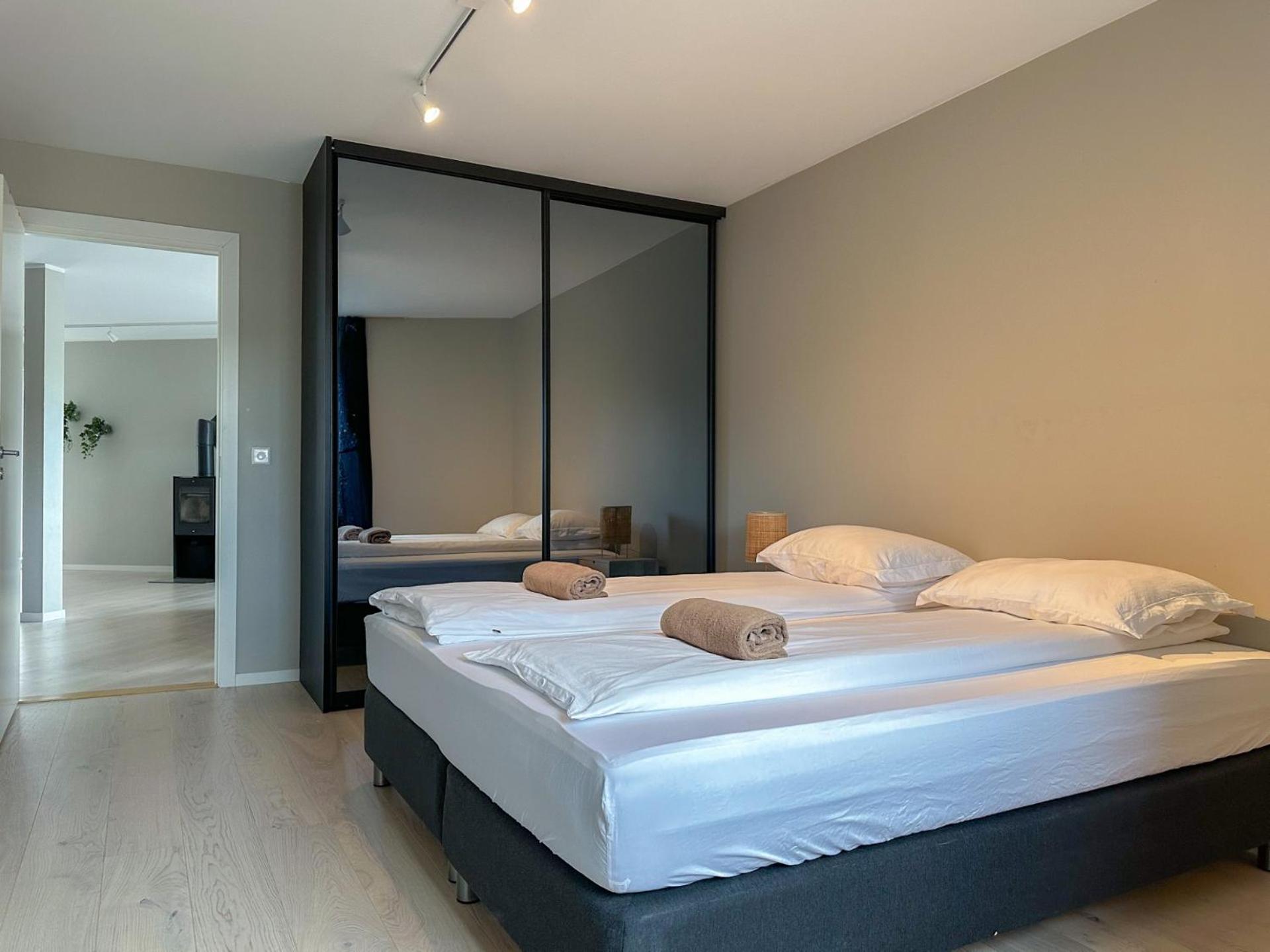 Luxury facilities for families l Near attractions l FREE garage view 4
