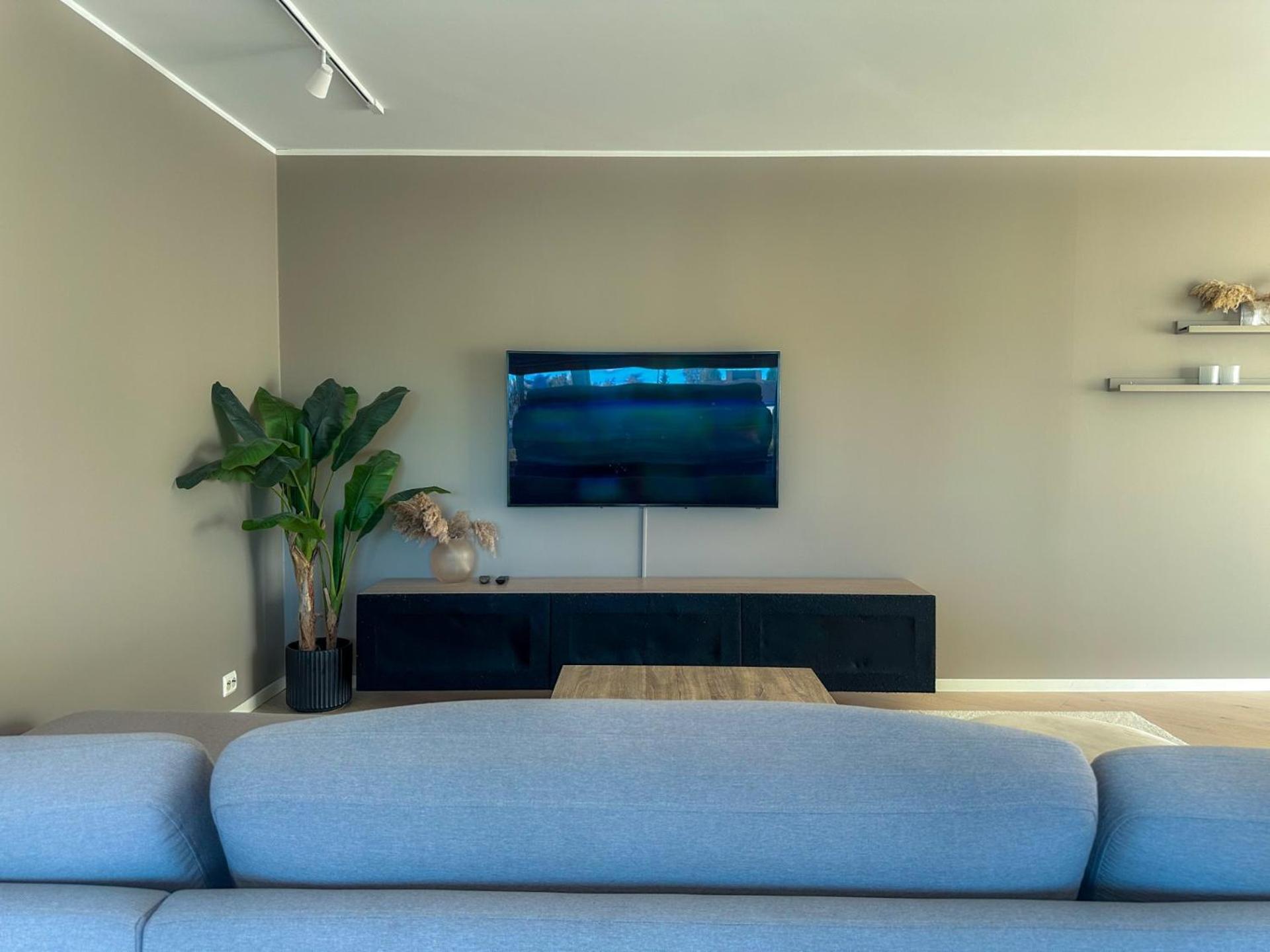 Luxury facilities for families l Near attractions l FREE garage view 3