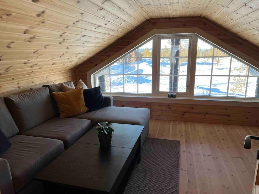 Delikat tømmerhytte på Blefjell