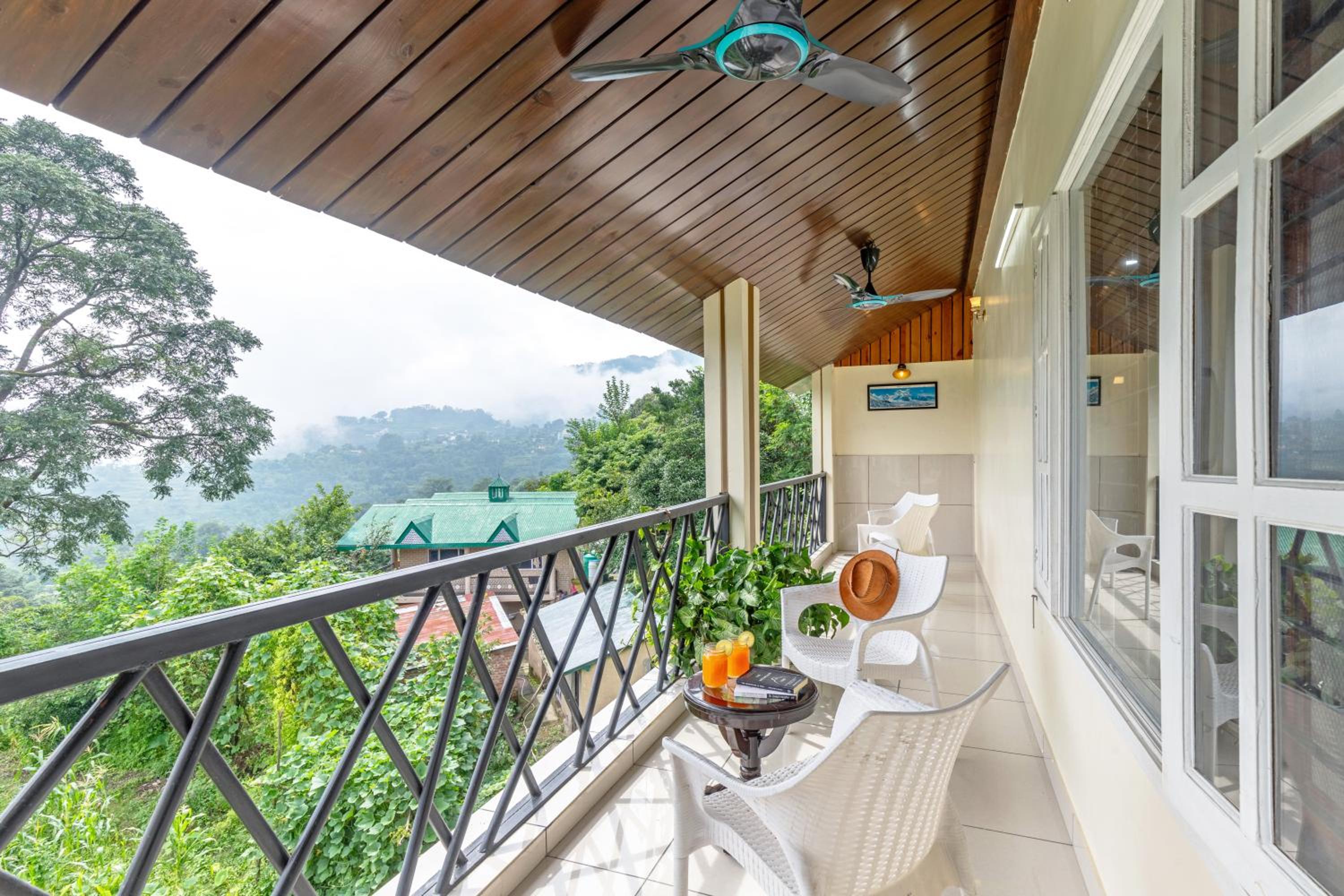 Alaya Stays 3 BHK Pet-friendly with Garden - Ahilya