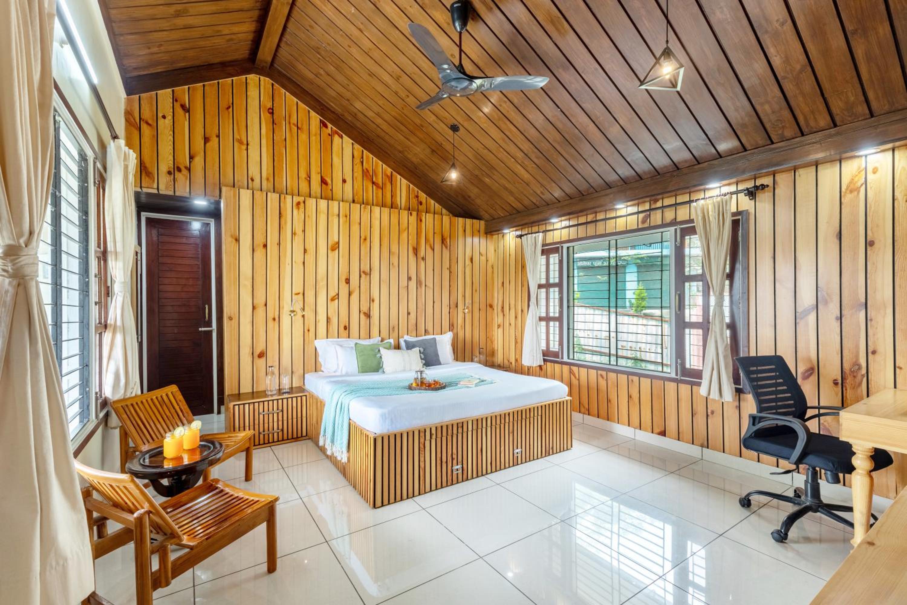 Alaya Stays 3 BHK Pet-friendly with Garden - Ahilya