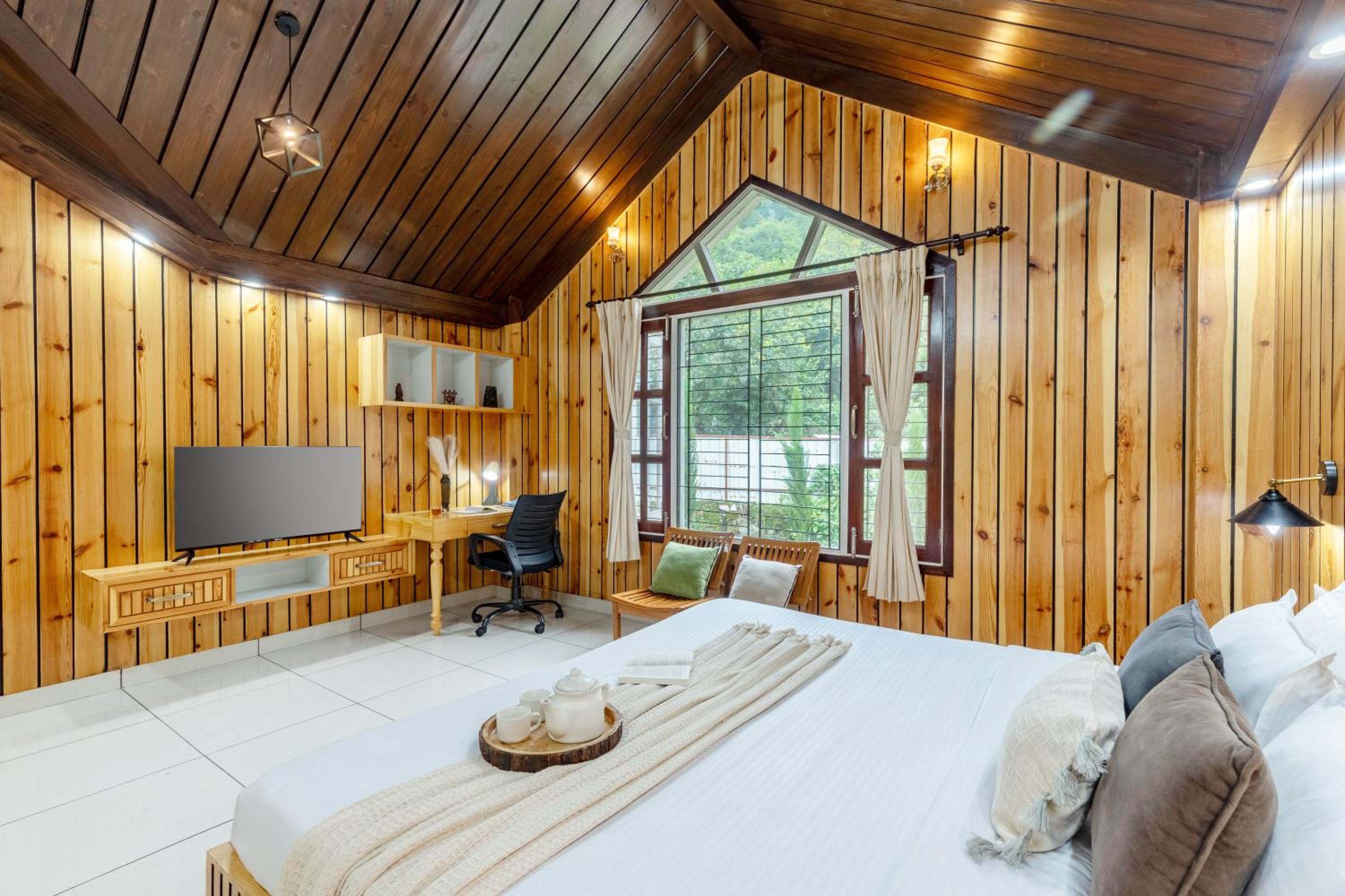 Alaya Stays 3 BHK Pet-friendly with Garden - Ahilya