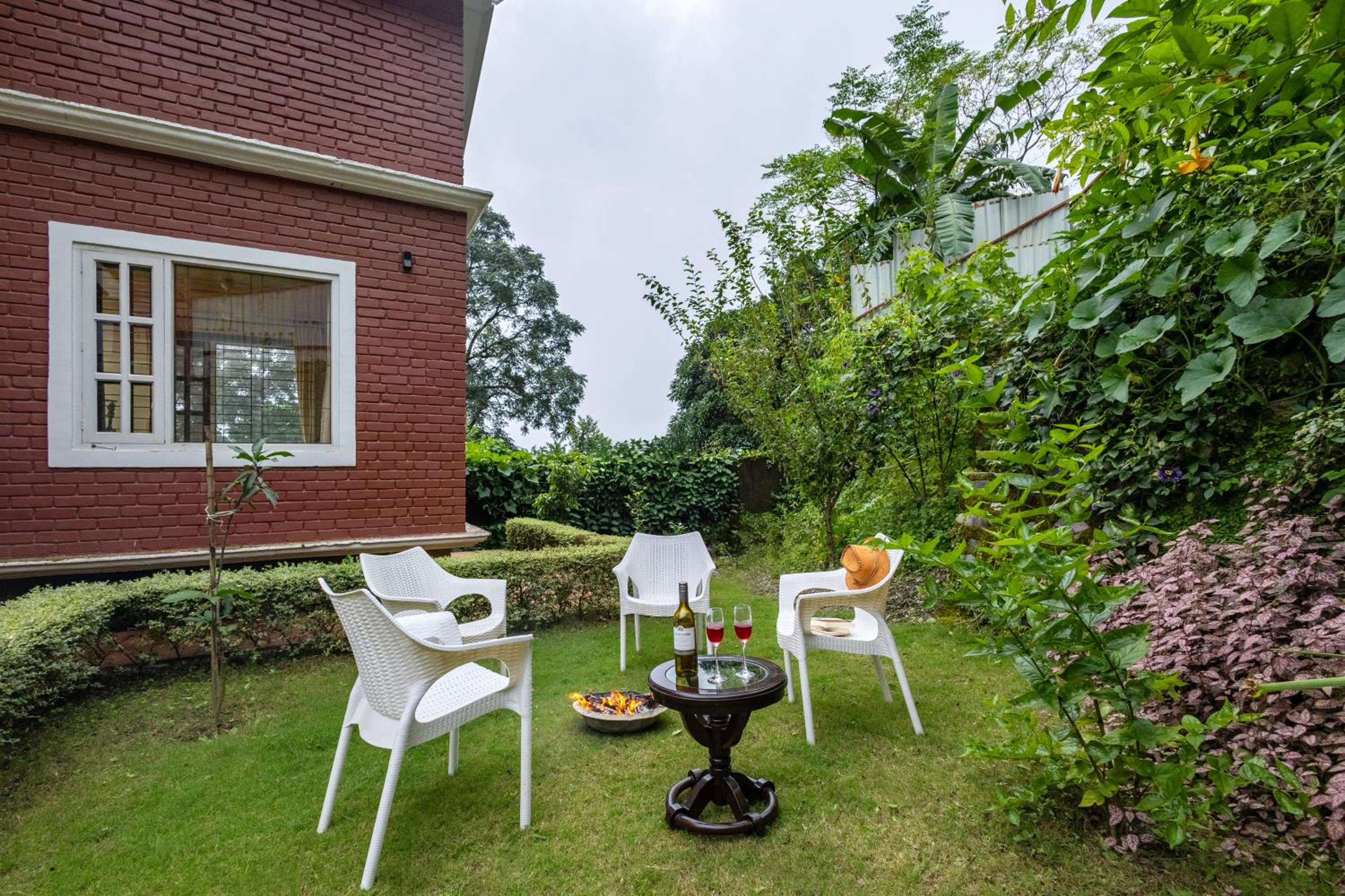 Alaya Stays 3 BHK Pet-friendly with Garden - Ahilya