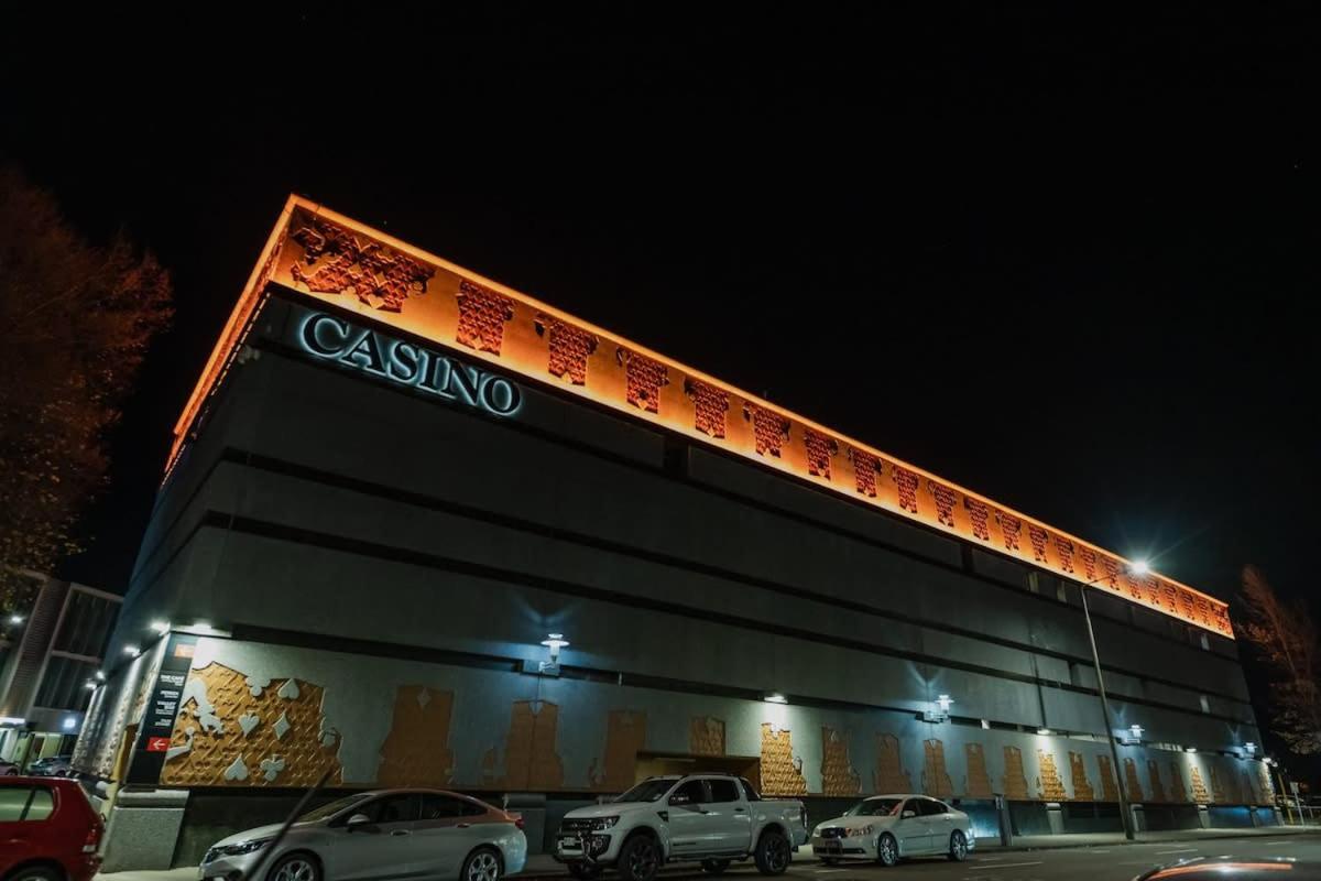 Casino Luxury Suite City Centre - Sleeps 5 view 5