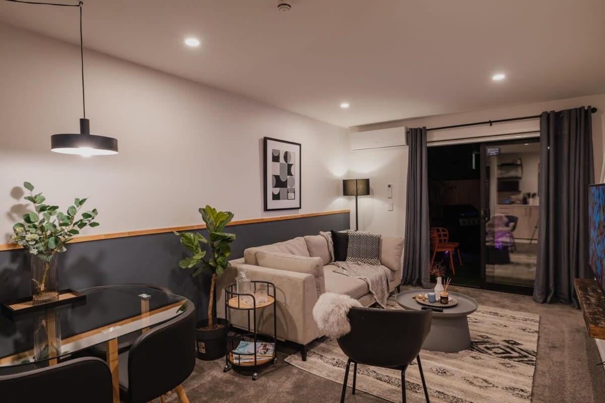 High Roller Luxury Casino Suite & Hot Tub view 4