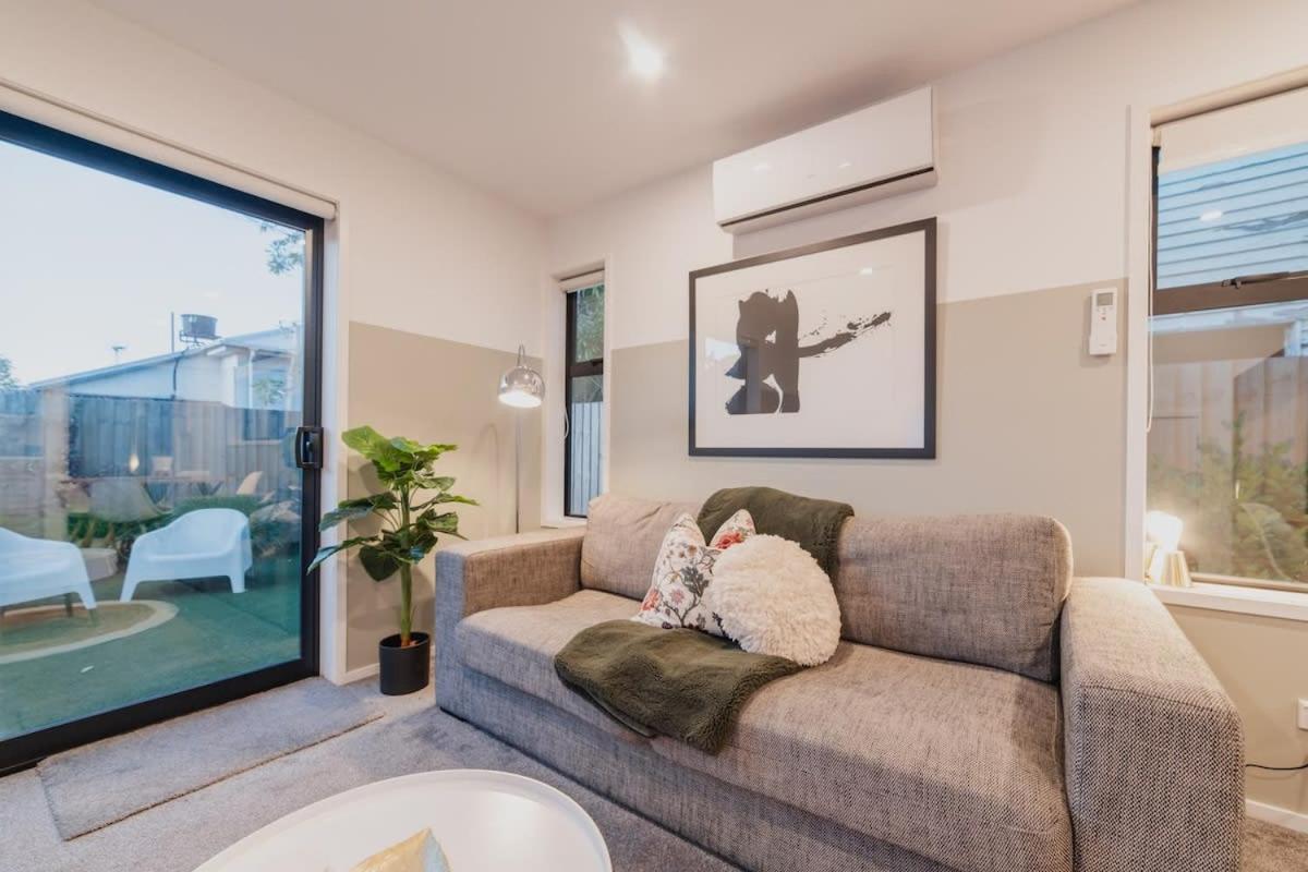 Misty Meadows Manor - Your Urban Oasis view 2