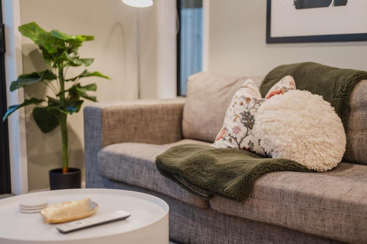 Misty Meadows Manor - Your Urban Oasis view 5