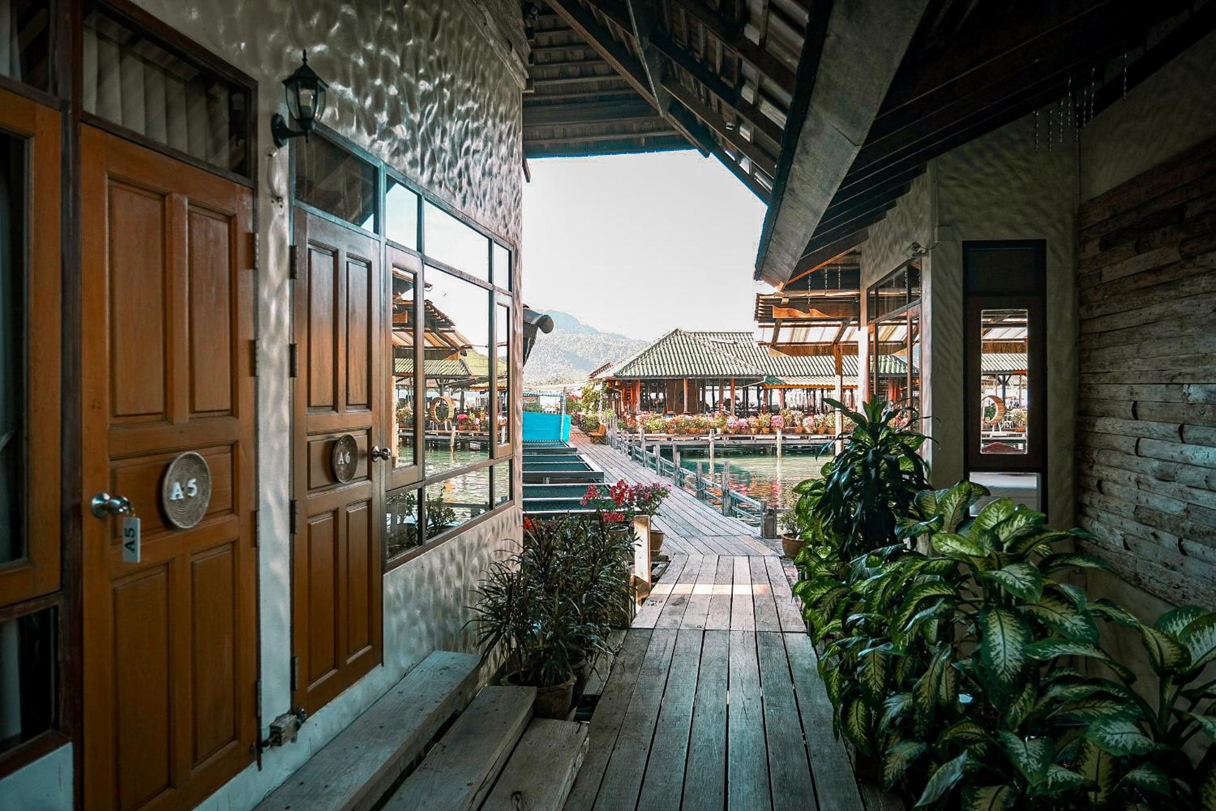 Salakphet Resort