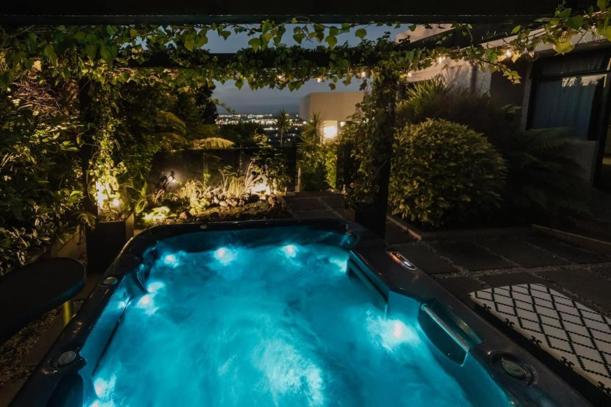 Hotel Million Dollar City Views - Sleeps 12 - Image 1