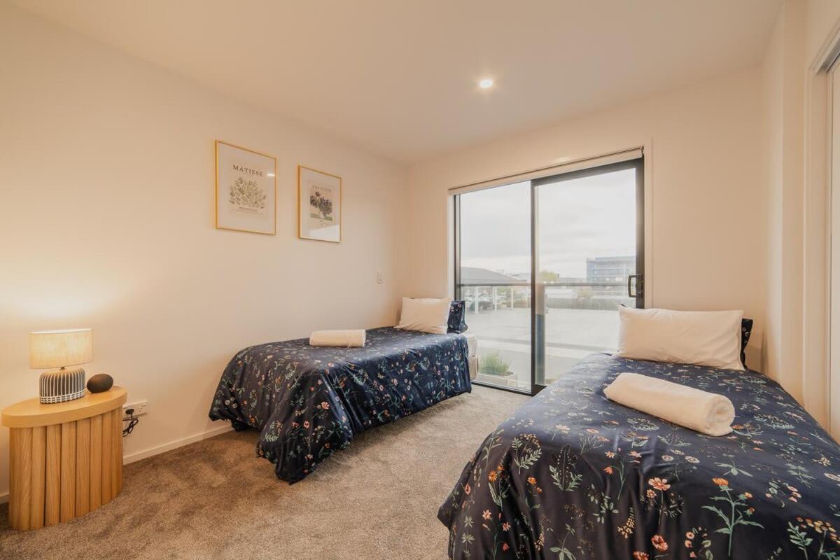 Downtown Bliss - 4-BR Retreat Amidst the Cityscape view 4