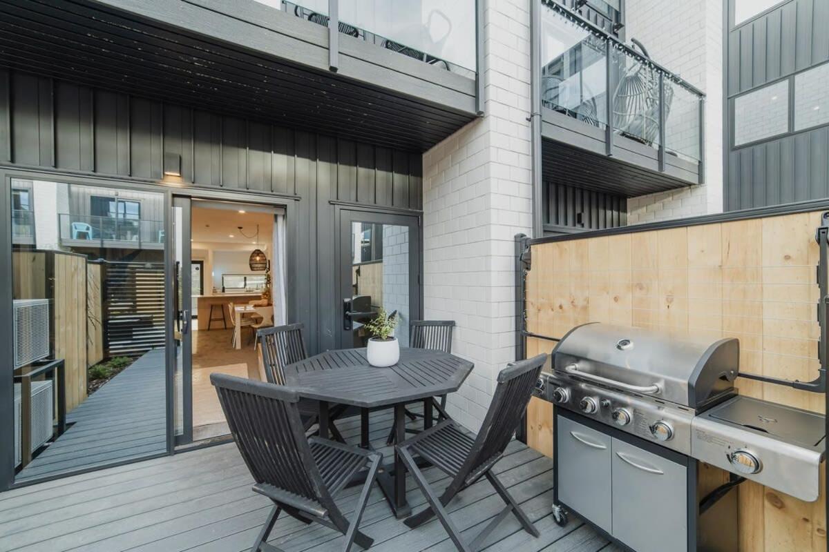 Downtown Bliss - 4-BR Retreat Amidst the Cityscape view 5