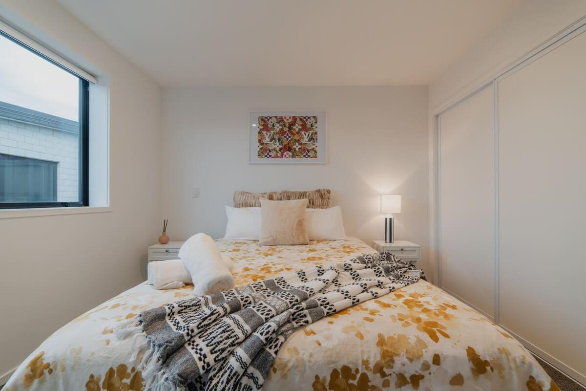 Madhouse Comfort - 2-BR Haven on Tuam Street view 2