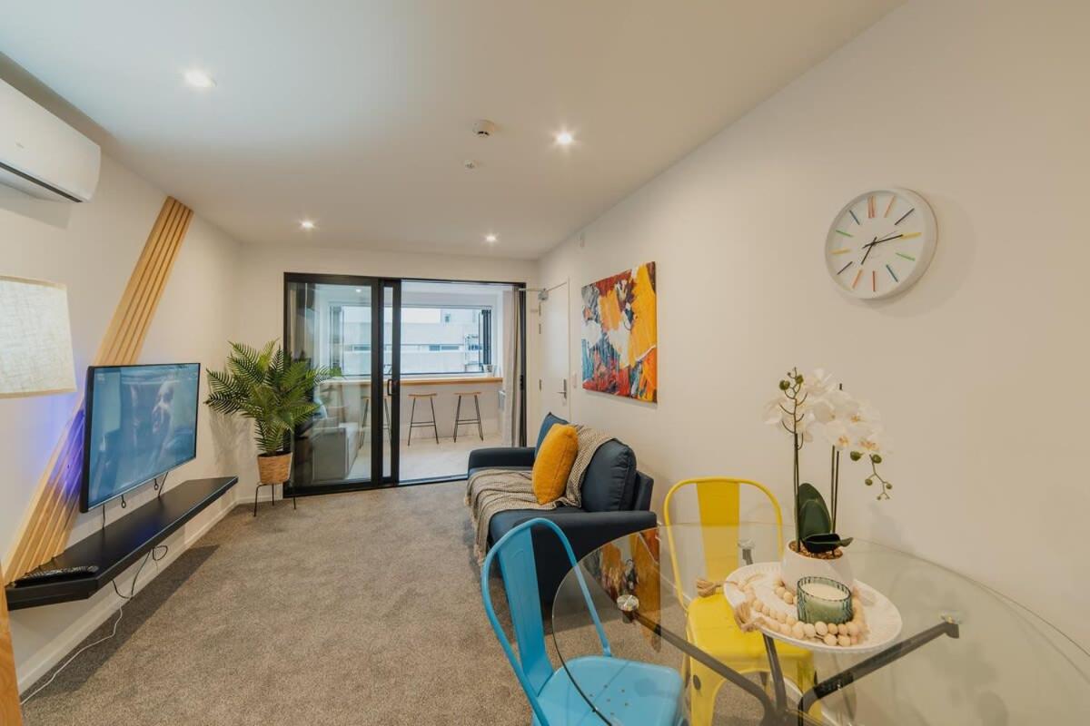 Madhouse Comfort - 2-BR Haven on Tuam Street view 3