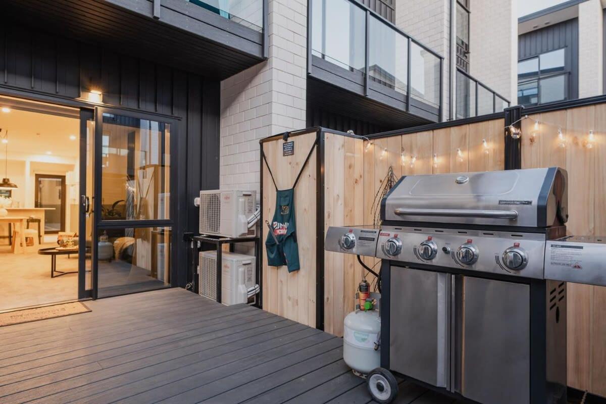 Your Stylish Retreat in the Heart of the City view 3